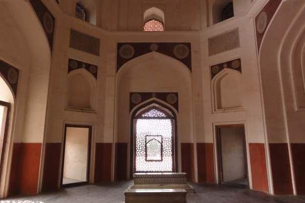 Wnętrze grobowca cesarza Humayuna w Delhi.