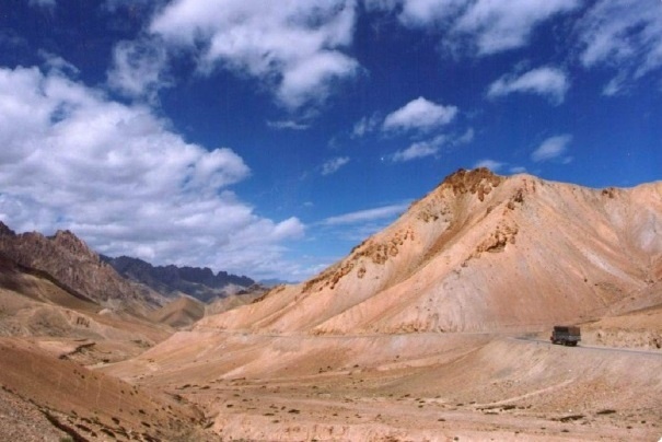 Rozległy krajobraz w Ladakhu.