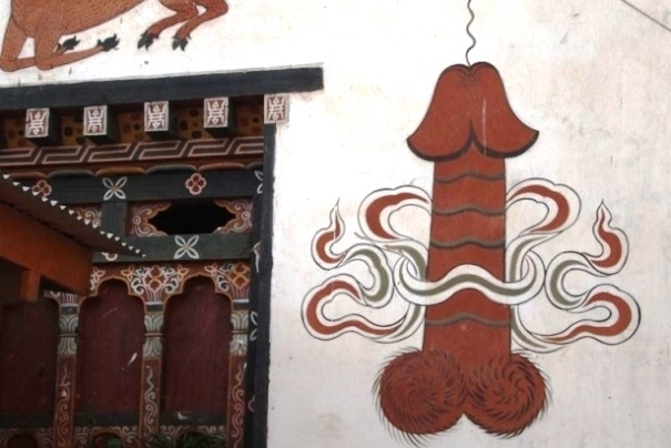 Typowy bhutański symbol związany z legendą szalonego mnicha. Typowy bhutański symbol związany z legendą szalonego mnicha.