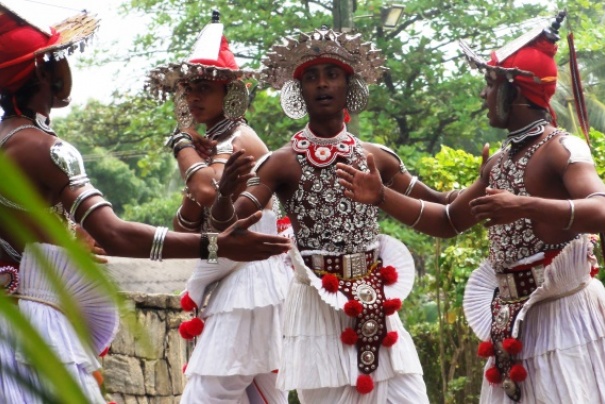 Srilankańscy tancerze w Kandy.