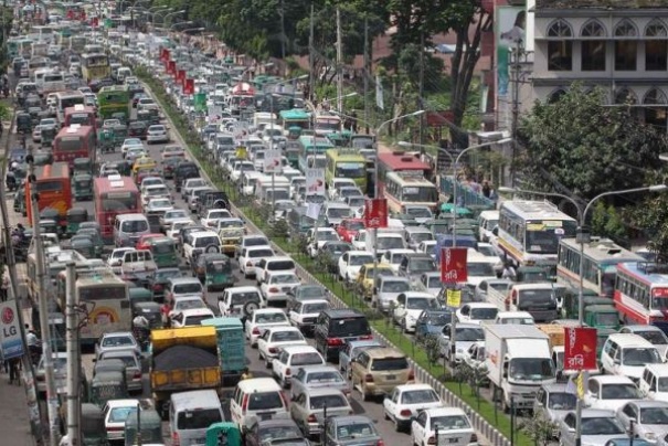 Ruch uliczny w Dhace potrafi przyprawić o zawrót głowy
