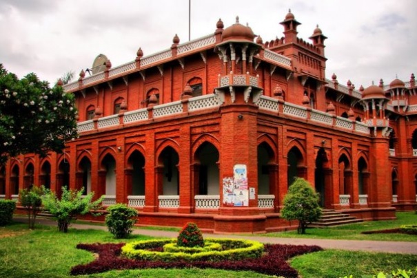 Zwiedzanie Dhaki - zabudowania uniwersytetu