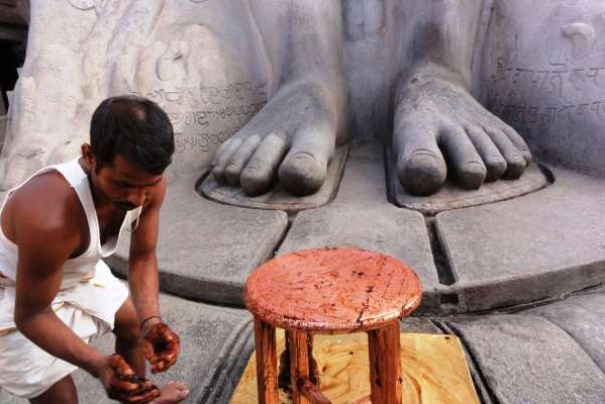 W głównej świątyni w Sharavanabelagola