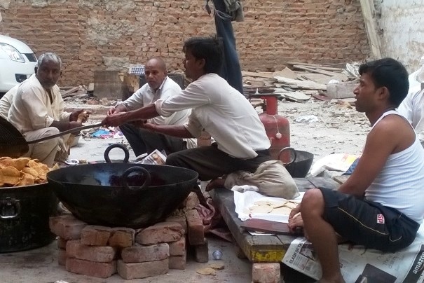 Gotowanie na ulicy na Paharganju