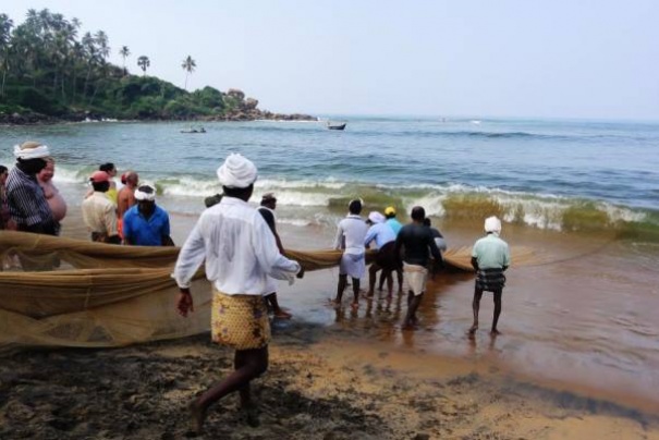 Rybacy na plaży w Kovalam